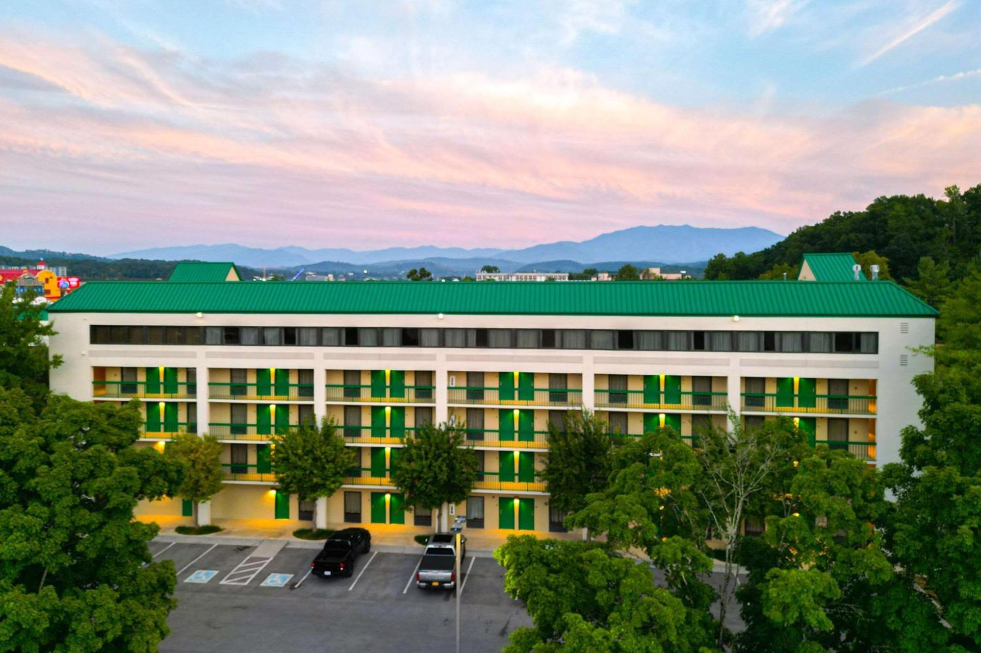 Quality Inn Near The Island Pigeon Forge Exterior foto
